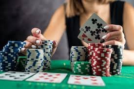 Tampilan permainan Baccarat live di aplikasi rpvip2 dengan dealer profesional